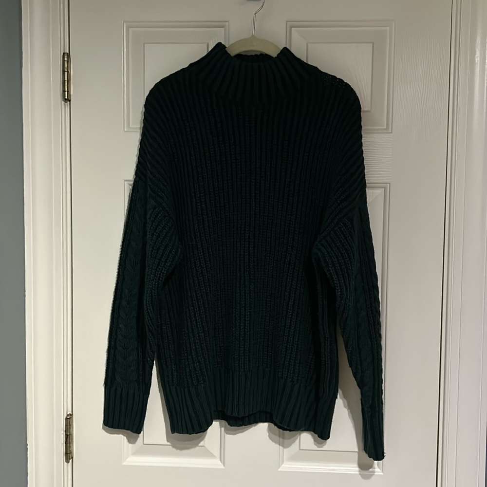 Lady’s Rock and Republic sweater